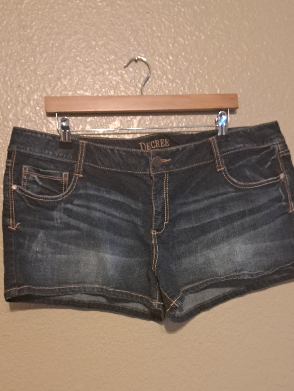 Decree Women's Faded Dark Blue Denim Jean Shorts. Size 19.